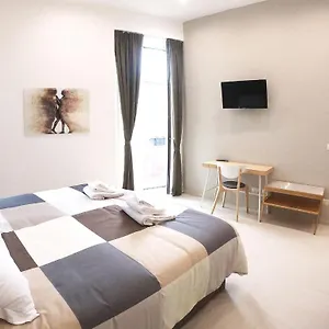 home-catania-dante-accommodation.taorminaitalyhotels.com/
